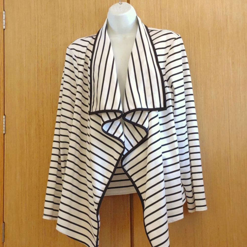 +SZ Sunny Leigh SZ 1X Black/White Stripe Open Floater/Duster/Ruana
